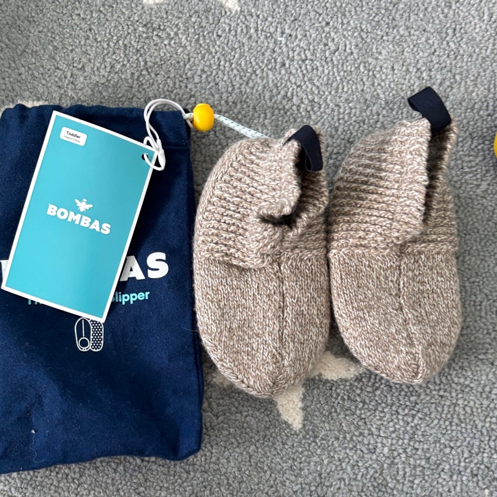 NWT !! Bombas slipper socks. Size 5-7.  Neutral tan color